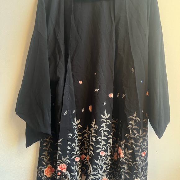 H&M Other - Black floral robe